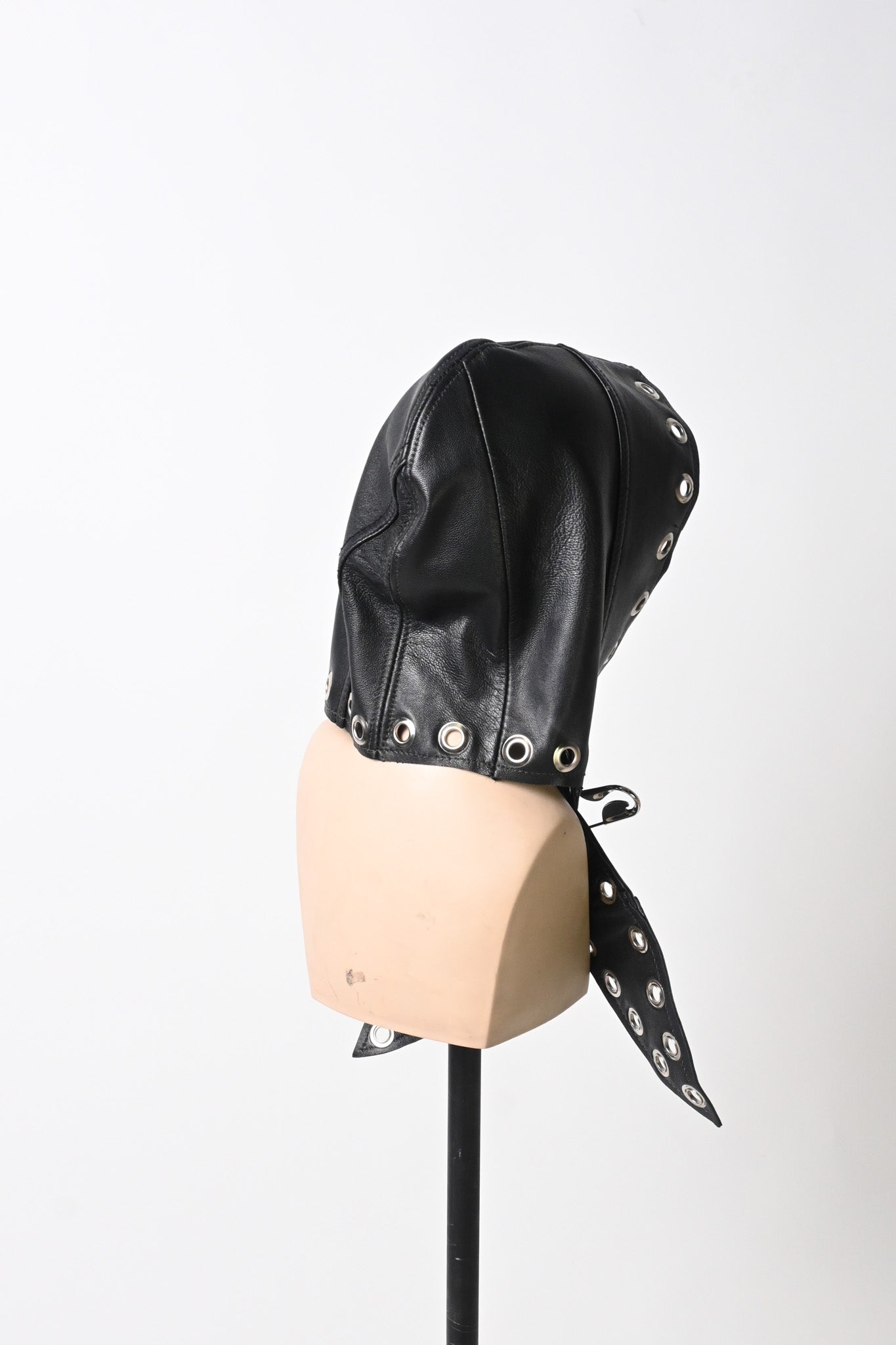 Leather hood bonnet