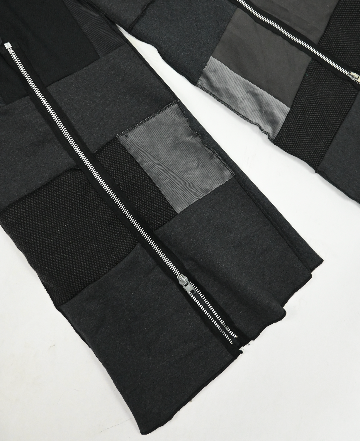AVERY'S GREY patch-work wide leg zip pants (M/L)