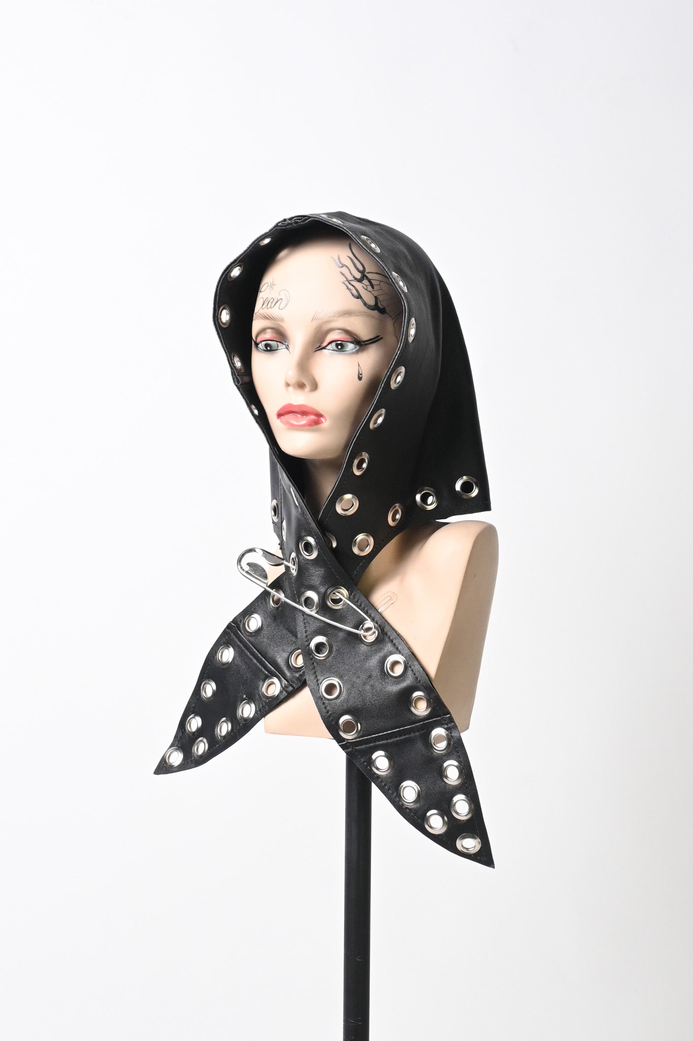 Leather hood bonnet