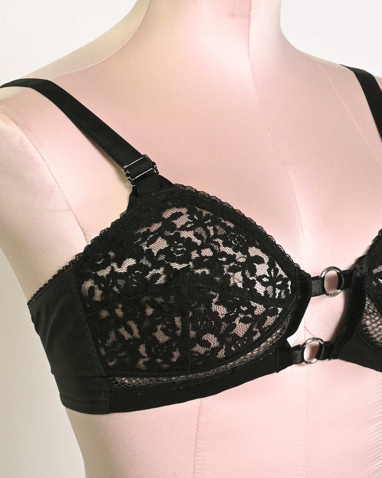Black vintage bra (30-32A)