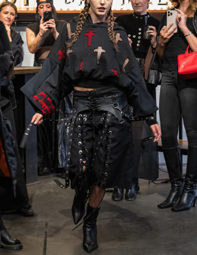 7:20:ME TO YOU chain-stitched red ARCHIVE hoodie