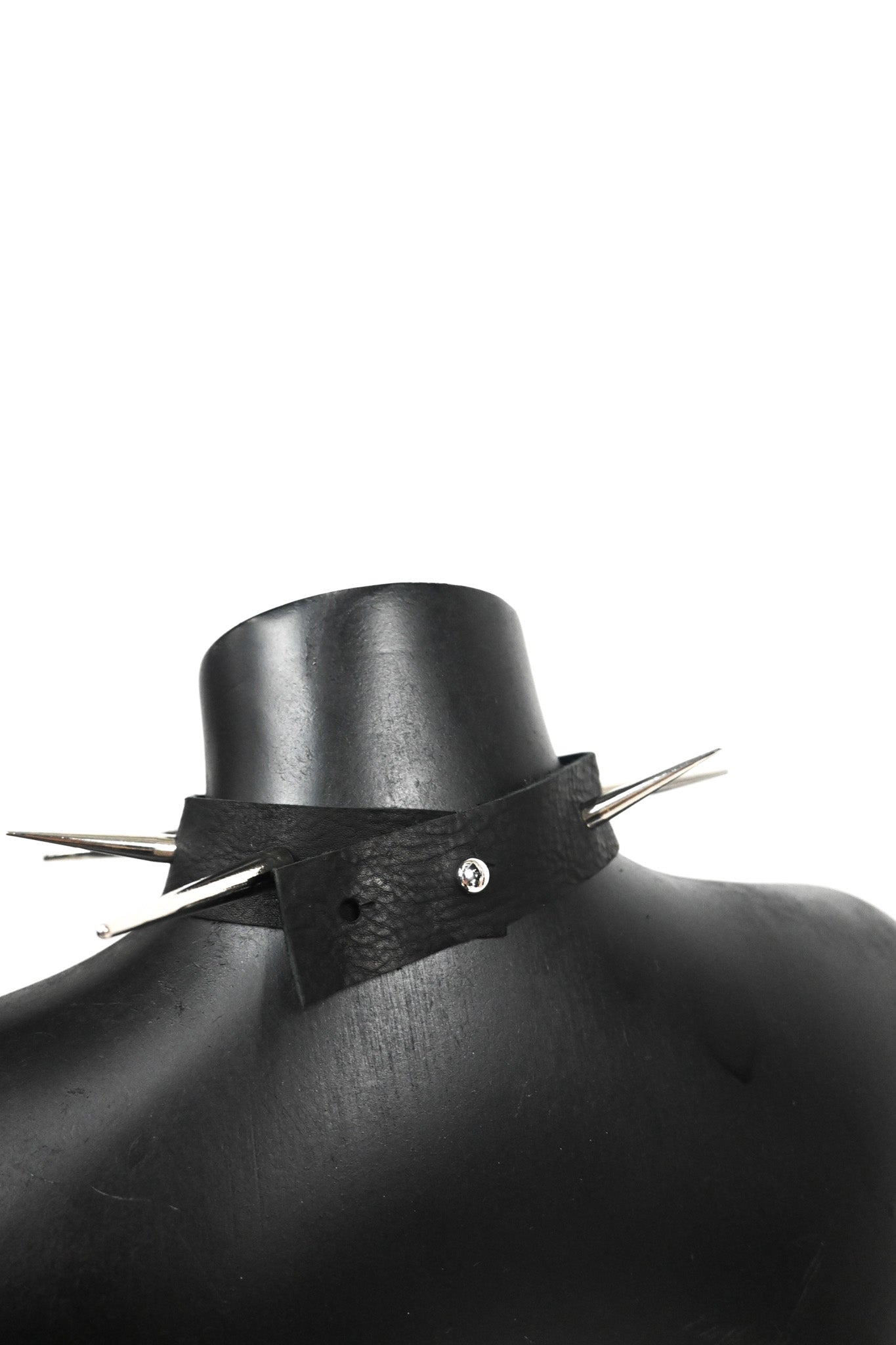 Spike leather choker