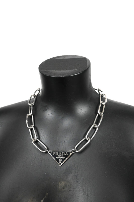 Large chain black emblem necklace