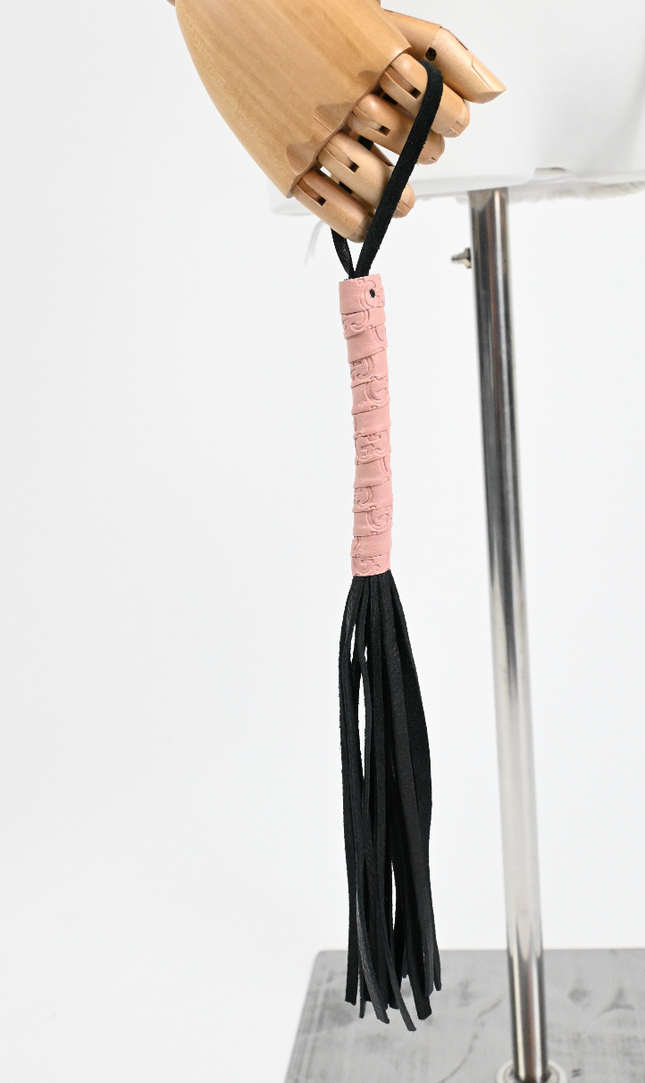 Kinky Tassel Flogger